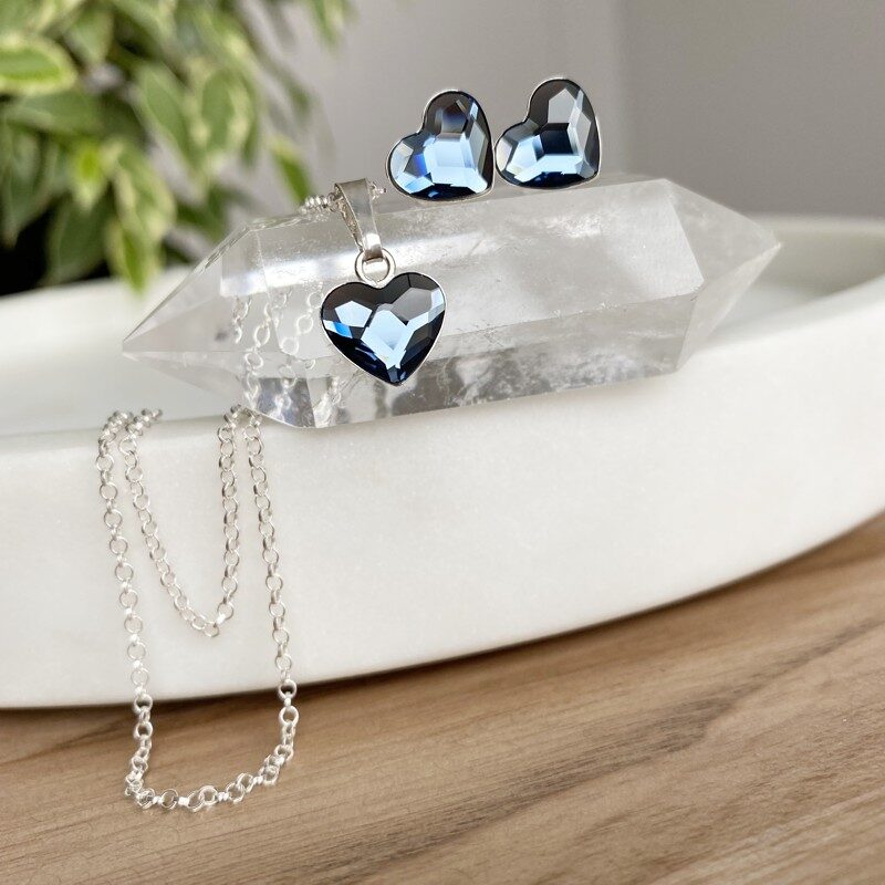 Komplet biżuterii z sercami: kolczyki, wisiorek i łańcuszek - kryształy Swarovski Denim Blue