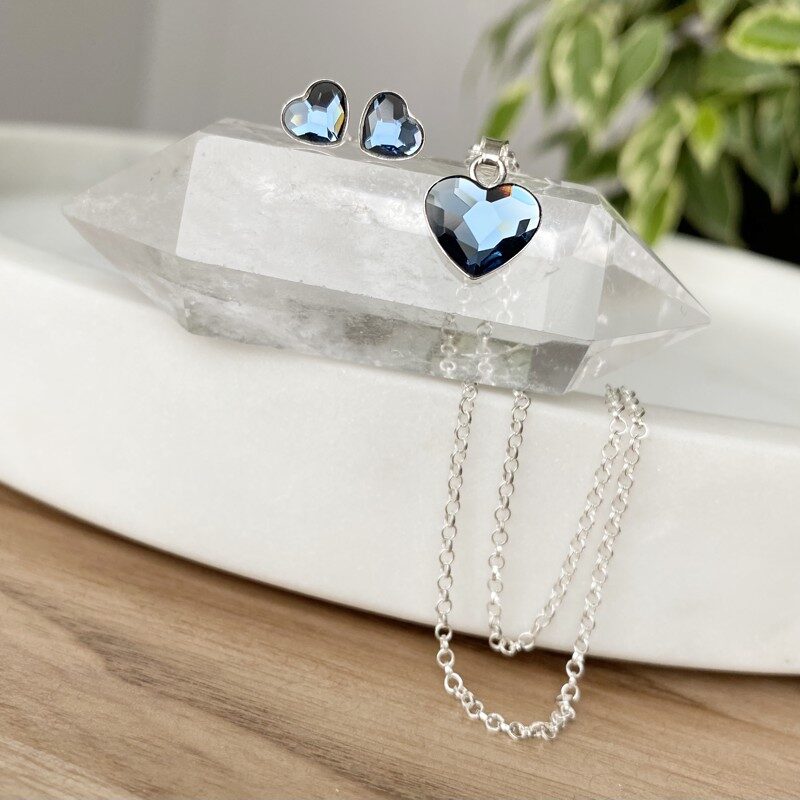 Komplet biżuterii z serduszkami: kolczyki, wisiorek i łańcuszek - kryształy Swarovski Denim Blue