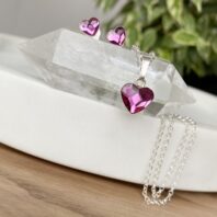 Komplet biżuterii z serduszkami: kolczyki i zawieszka - kryształy Swarovski Fuchsia (fuksja)