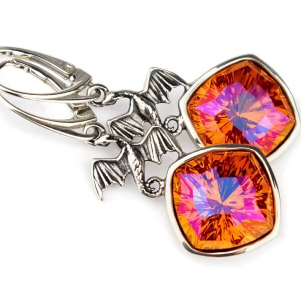 Ogniste kolczyki Smocze oczy - z kryształami Swarovski Mystic Square w kolorze Astral Pink - na zawieszkach angielskich