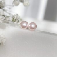 drobniutkie-kolczyki-sztyfty-z-perlami-swarovskiego-w-kolorze-rozowym