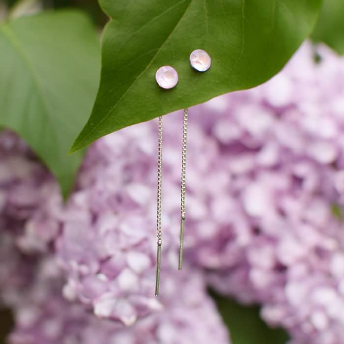 Srebrne kolczyki na łańcuszkach z lawendowymi kryształkami Swarovski - Lavender DeLite