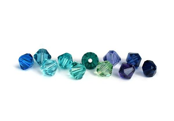 Kolory kryształów w bransoletce na nogę - niebieskie, zielone, fioletowe