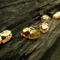 Złote skarabeusze - kryształy