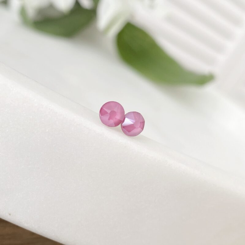 Srebrne, drobniutkie sztyfty z różowymi kryształami Swarovskiego