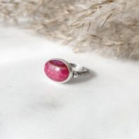 Ręcznie wykonany pierścionek z naturalnym kamieniem
