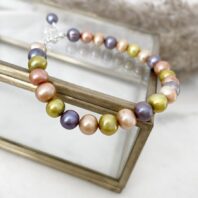 Kolorowa bransoletka z naturalnych pereł i srebra