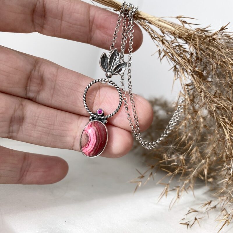 Srebrny naszyjnik z rodochrozytem i różową cyrkonią
